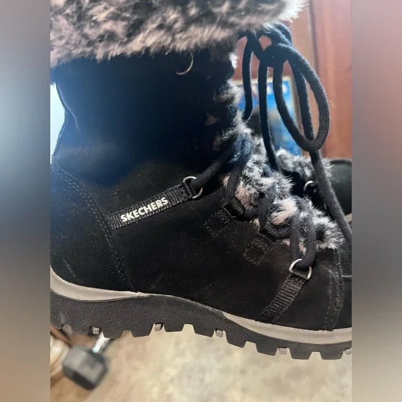 Women Skechers boots 😍 - Picture 2 of 11